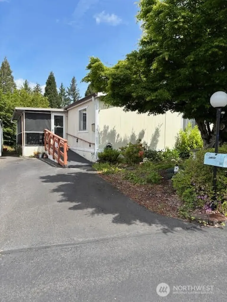 823 Cottonwood Drive Enumclaw WA 98022