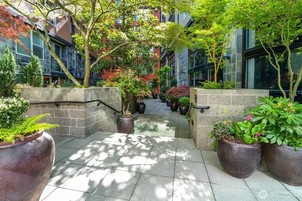 2607 Western Avenue Seattle WA 98121