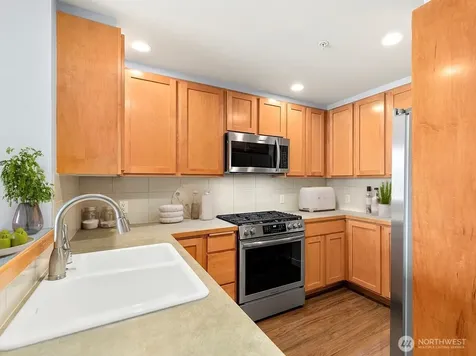 2607 Western Avenue Seattle WA 98121