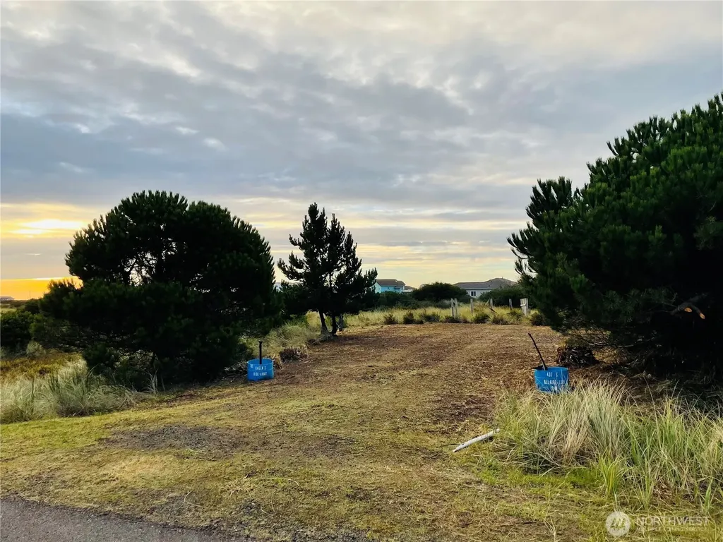 437 S Bel Air Loop Ocean Shores WA 98569