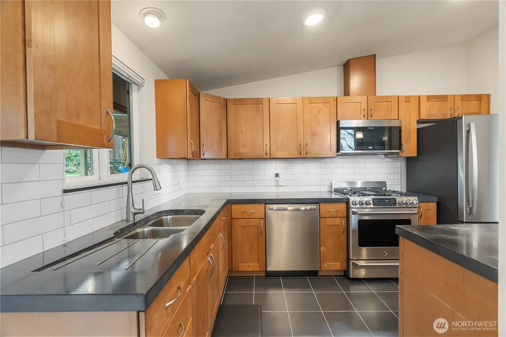 109 View Drive Aberdeen WA 98520