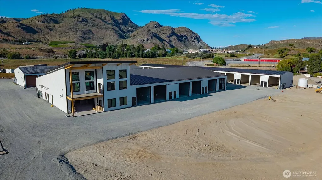73 E Shop Avenue Chelan WA 98816