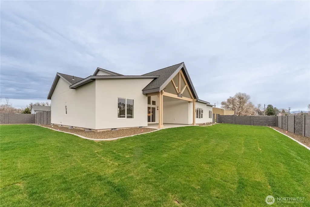 511 SW 12th College Place WA 99324