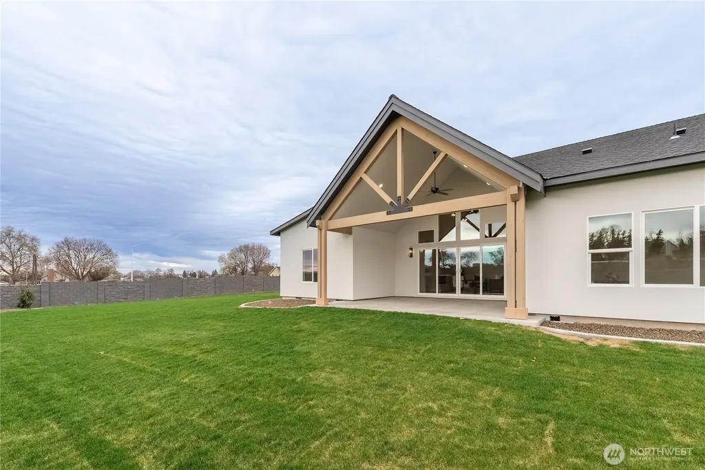 511 SW 12th College Place WA 99324