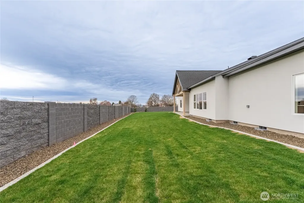 511 SW 12th College Place WA 99324
