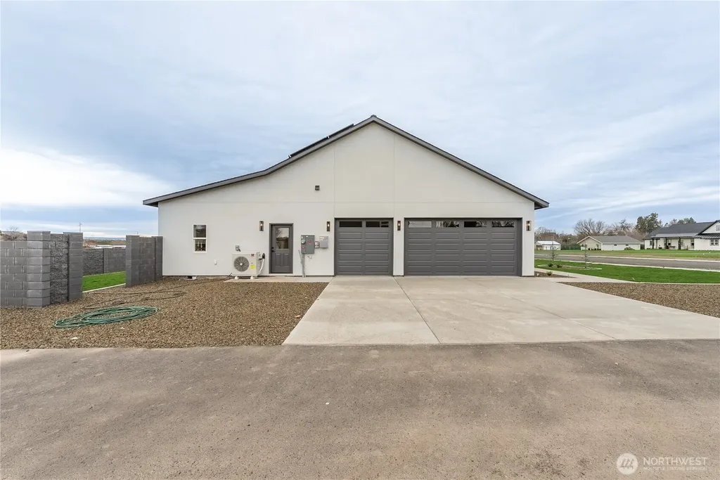 511 SW 12th College Place WA 99324