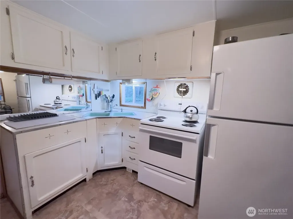 120 King Drive Brinnon WA 98320