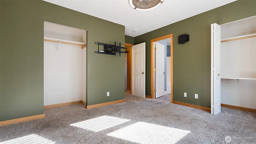 6726 NE Columbia Street Suquamish WA 98392