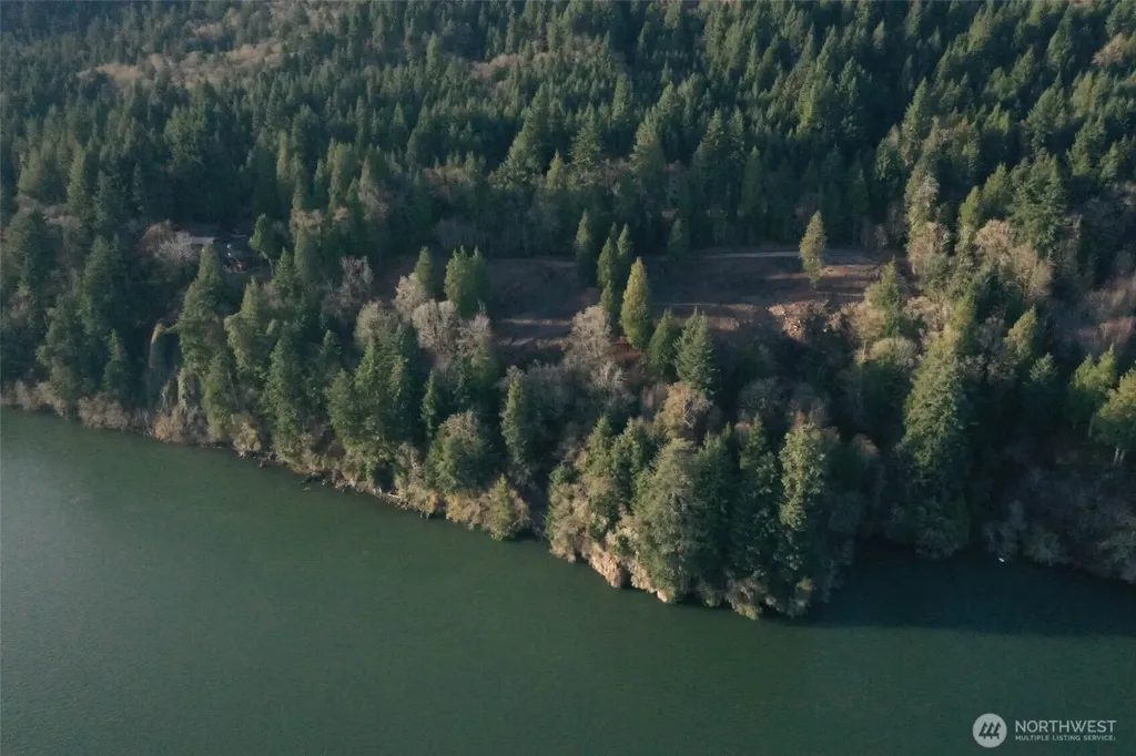22 Edge Water Drive Cathlamet WA 98612