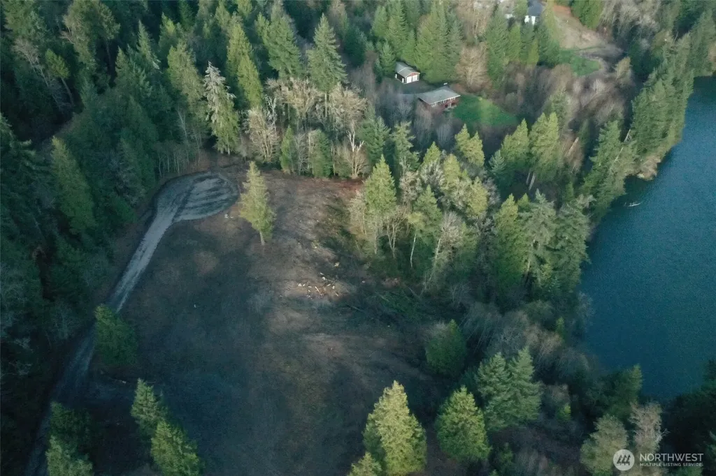 22 Edge Water Drive Cathlamet WA 98612