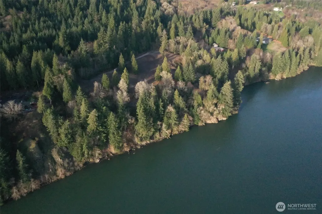22 Edge Water Drive Cathlamet WA 98612