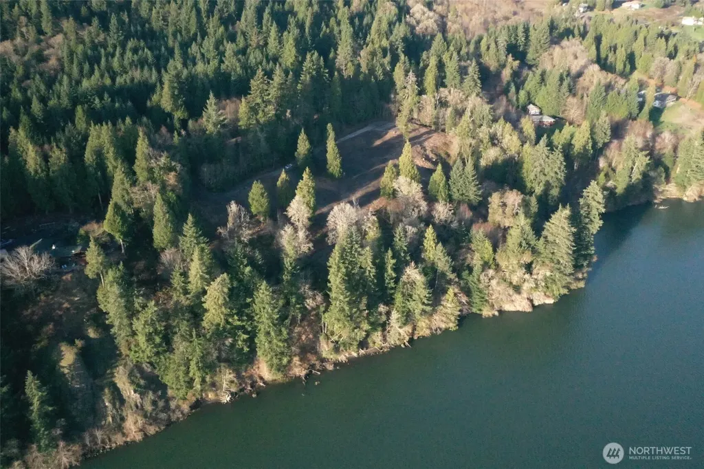 22 Edge Water Drive Cathlamet WA 98612