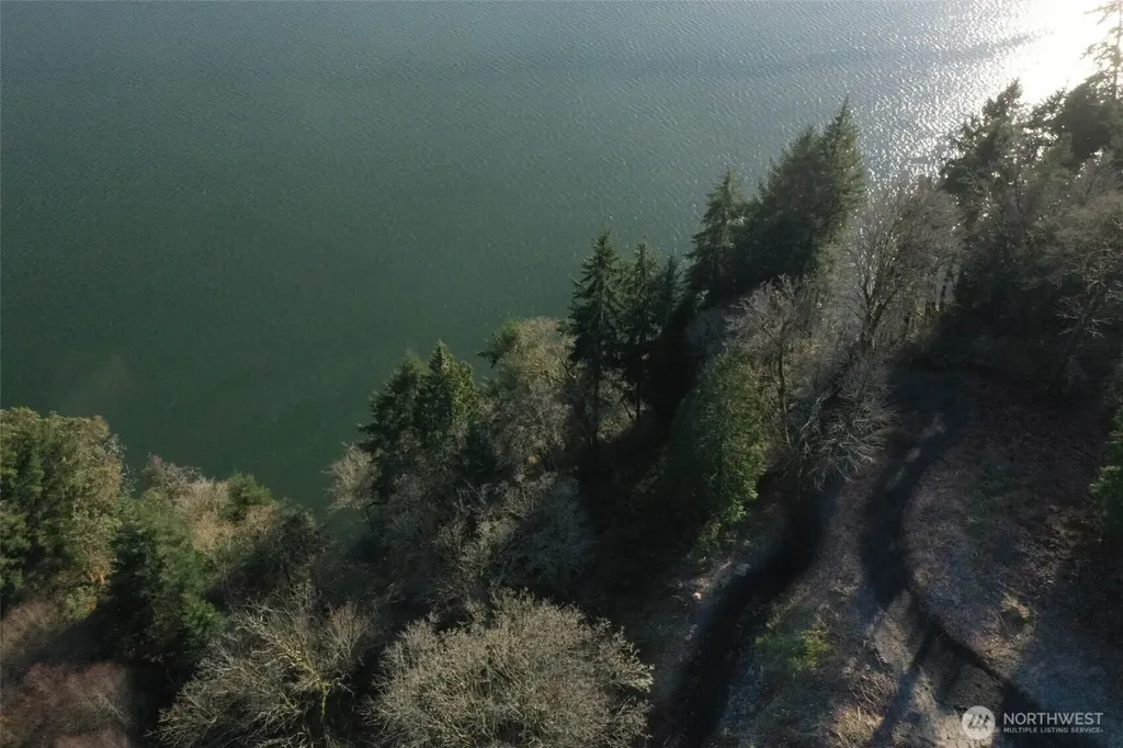 22 Edge Water Drive Cathlamet WA 98612