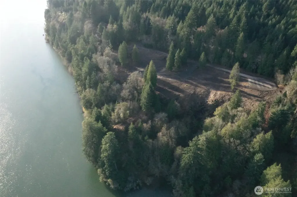 22 Edge Water Drive Cathlamet WA 98612