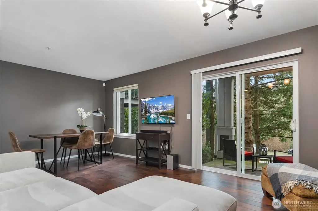 5589 Lakemont Boulevard SE Bellevue WA 98006