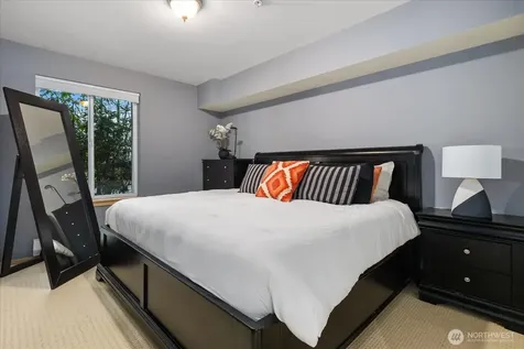 5589 Lakemont Boulevard SE Bellevue WA 98006