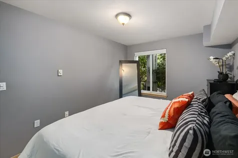 5589 Lakemont Boulevard SE Bellevue WA 98006