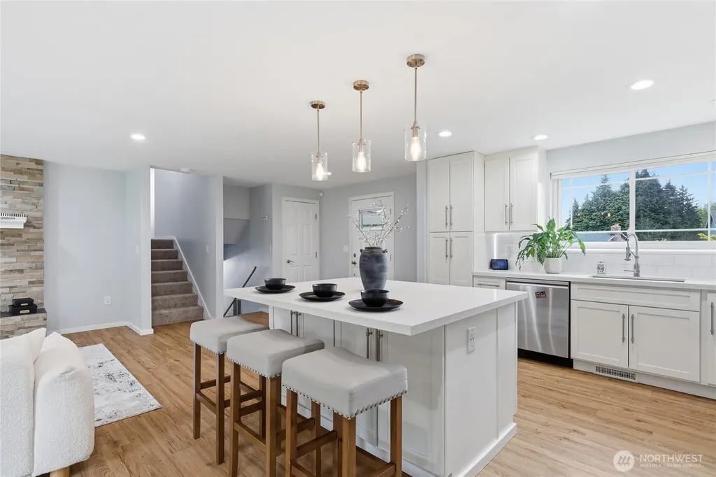 2713 NE 23rd Place Renton WA 98056
