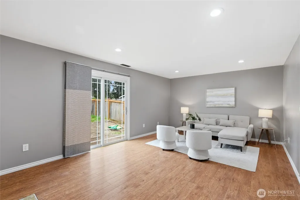 2713 NE 23rd Place Renton WA 98056