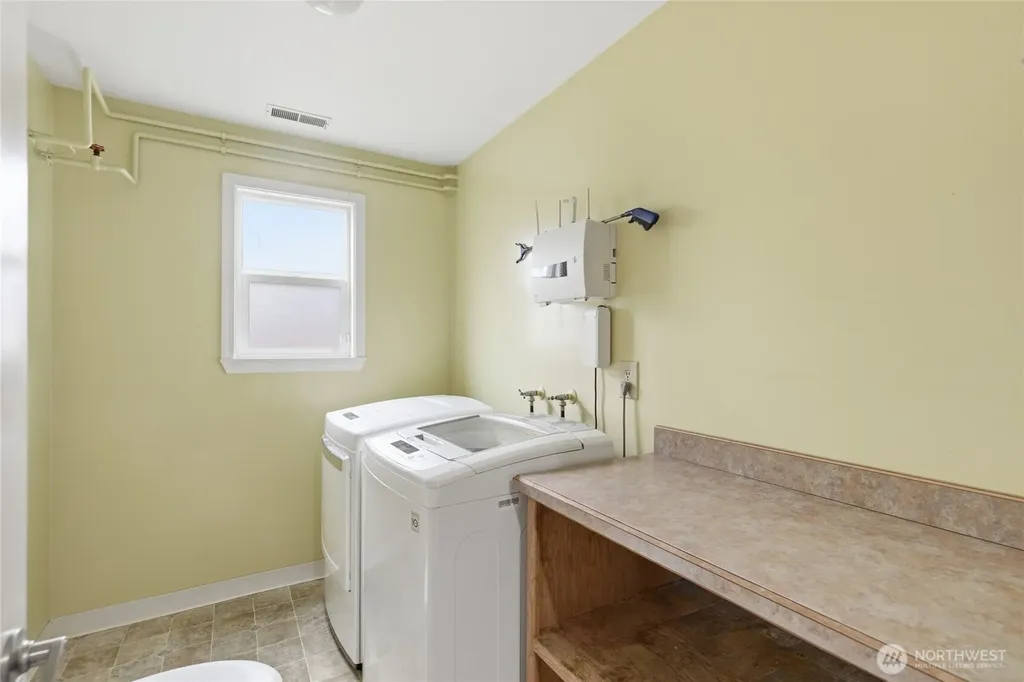 2713 NE 23rd Place Renton WA 98056