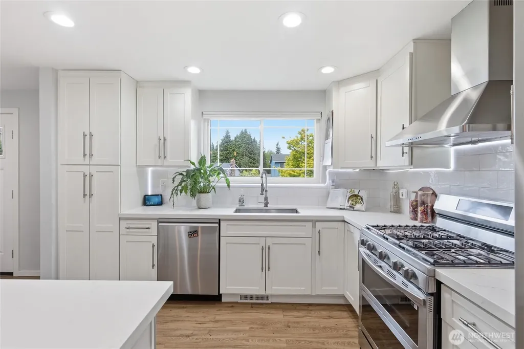 2713 NE 23rd Place Renton WA 98056