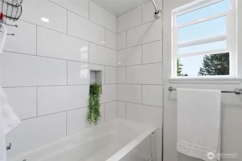 2713 NE 23rd Place Renton WA 98056