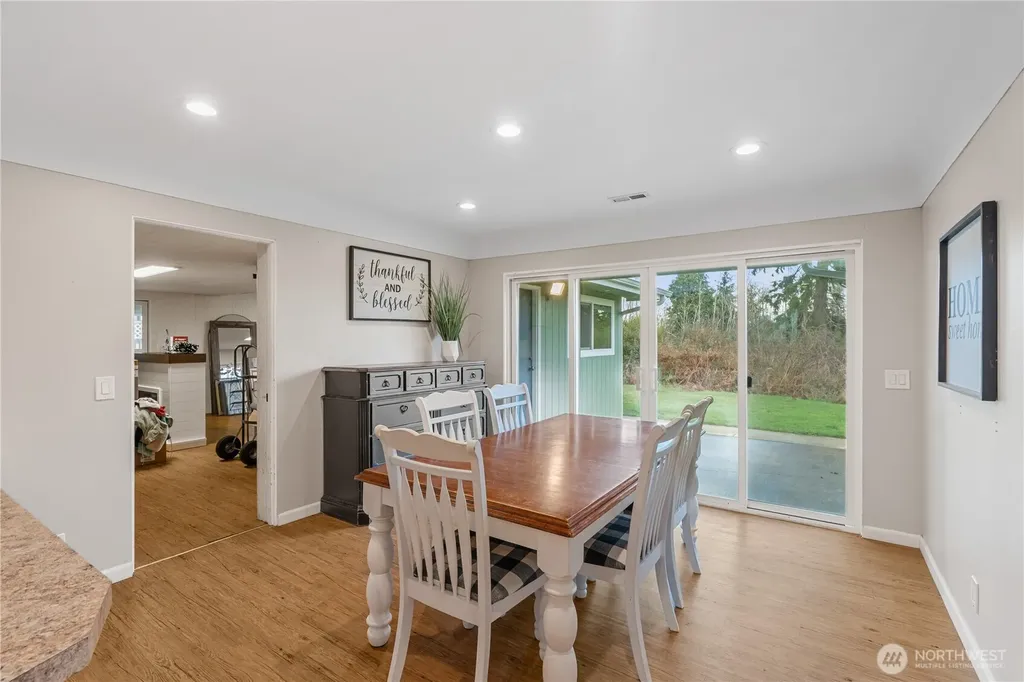 8 Trinity Place Cosmopolis WA 98537