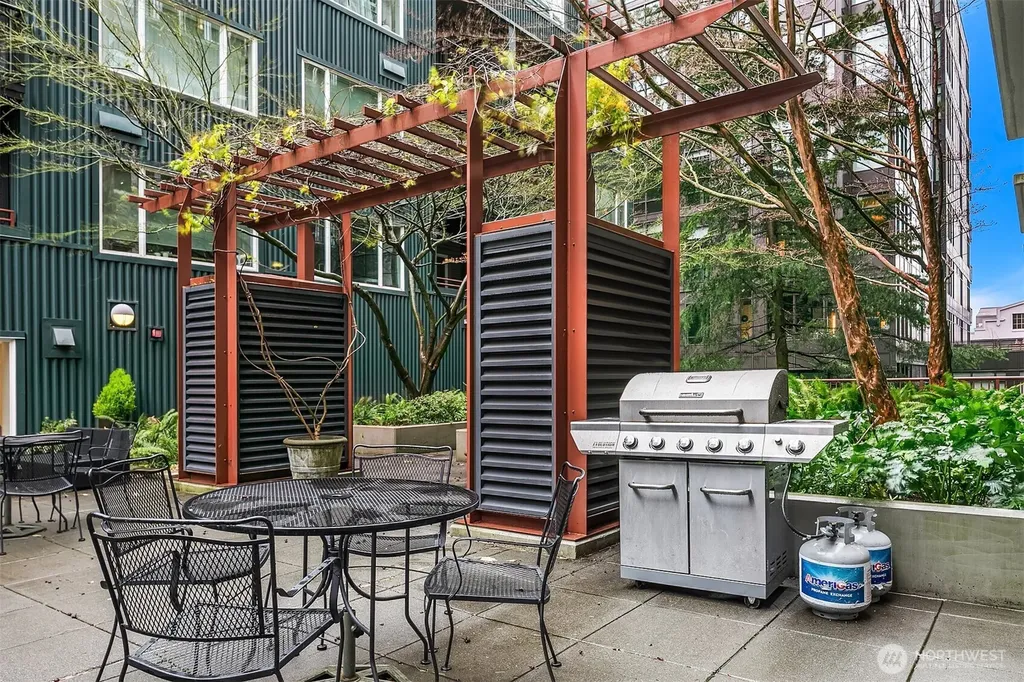 2717 Western Avenue Seattle WA 98121