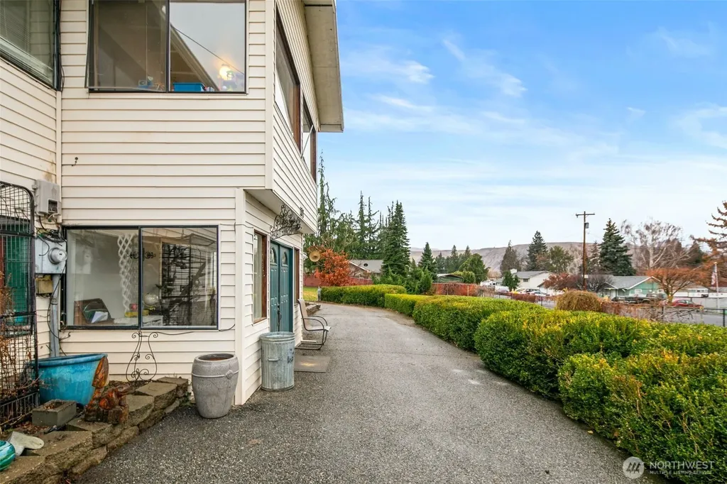 325 N Kansas Avenue East Wenatchee WA 98802