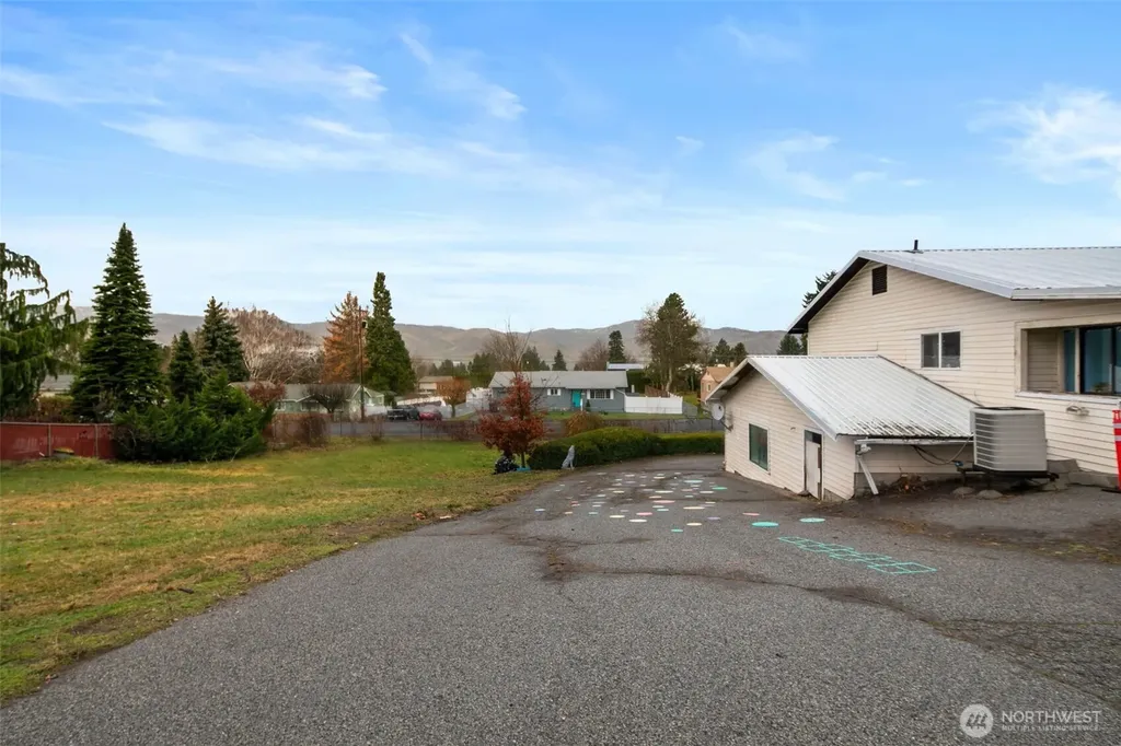 325 N Kansas Avenue East Wenatchee WA 98802