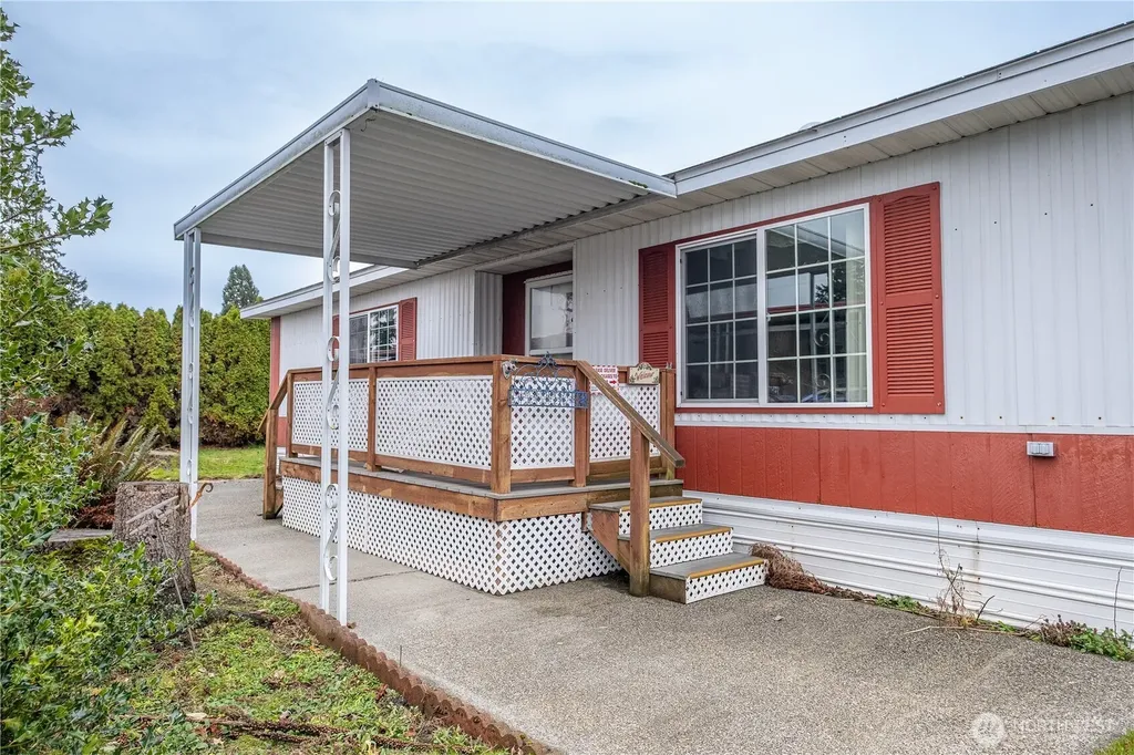 225 NE Ernst Oak Harbor WA 98277