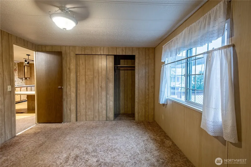 225 NE Ernst Oak Harbor WA 98277