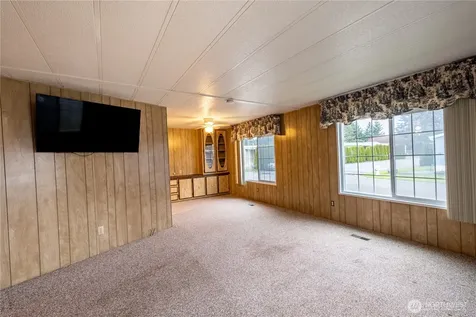 225 NE Ernst Oak Harbor WA 98277