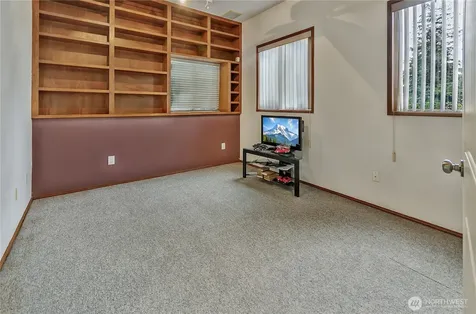 21211 95th Court S Kent WA 98031