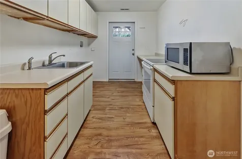 21211 95th Court S Kent WA 98031