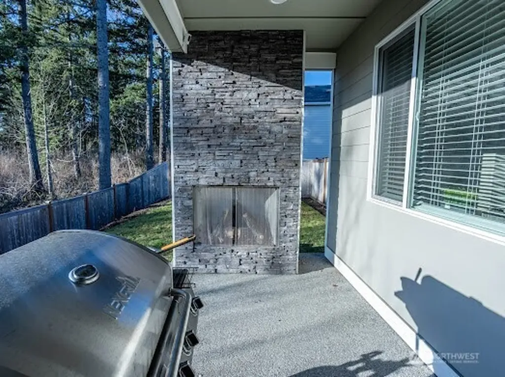17622 Crossing Drive E Puyallup WA 98374