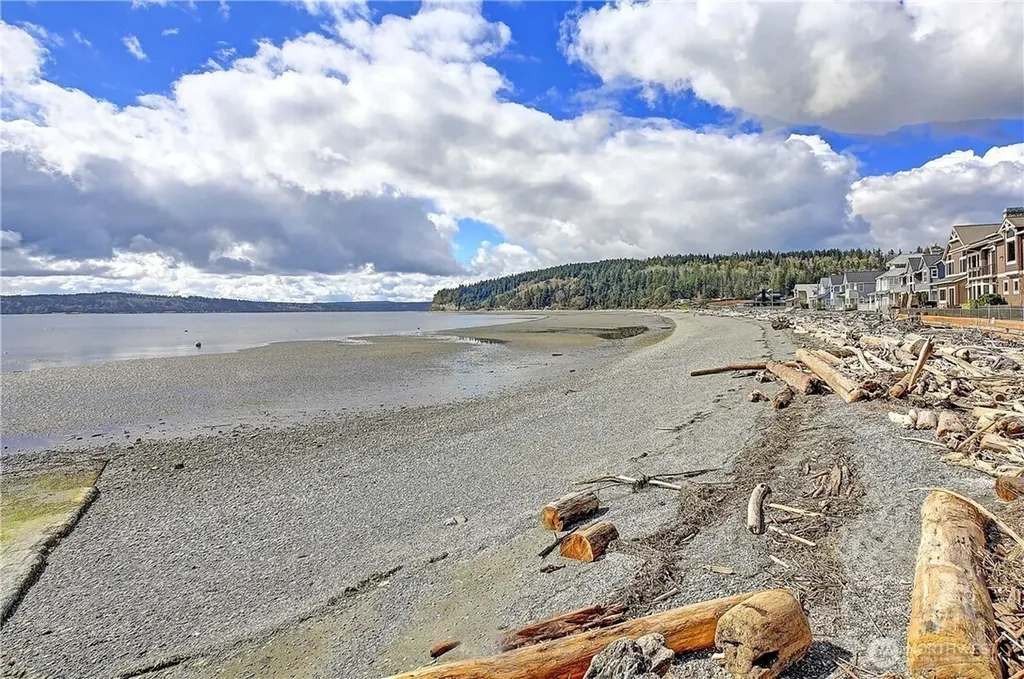 376 Moana Drive Camano Island WA 98282