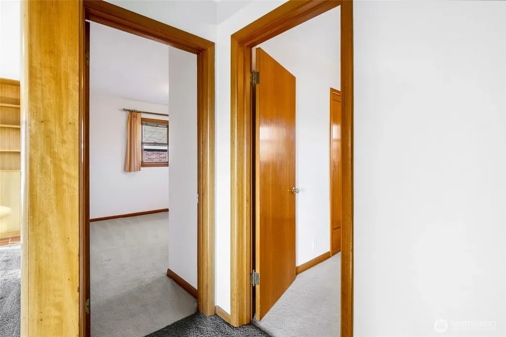 319 E 3rd Street Lind WA 99341