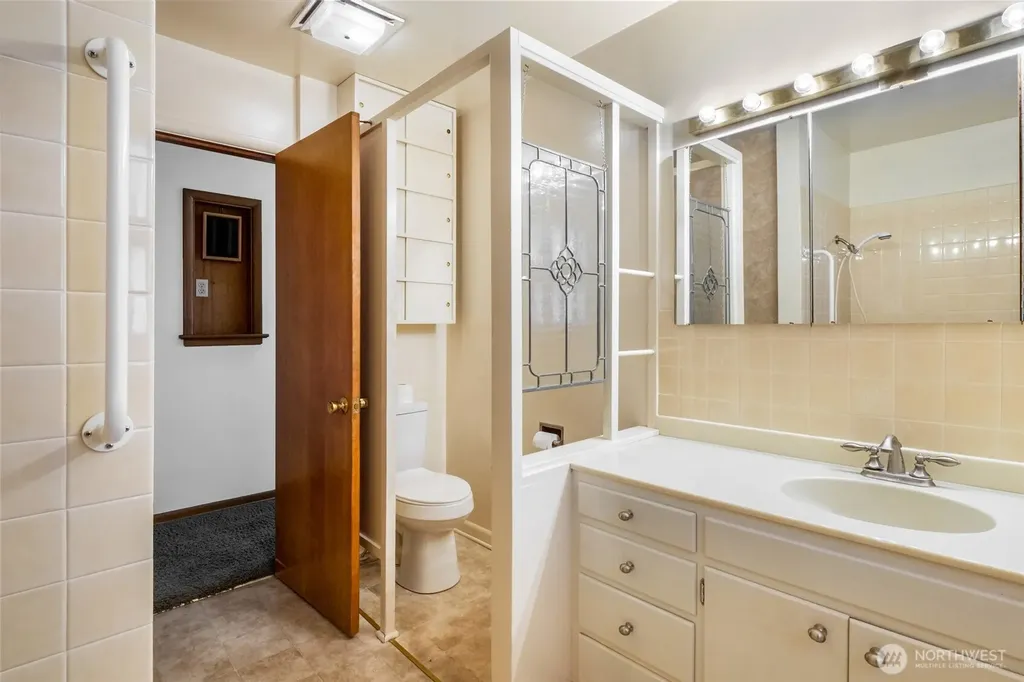 319 E 3rd Street Lind WA 99341