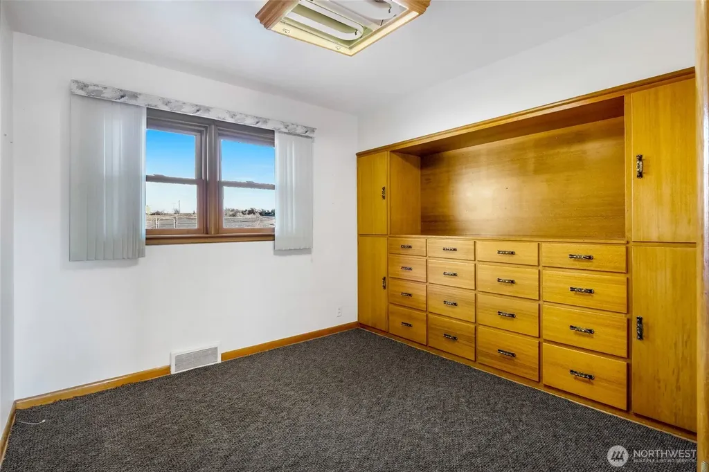 319 E 3rd Street Lind WA 99341