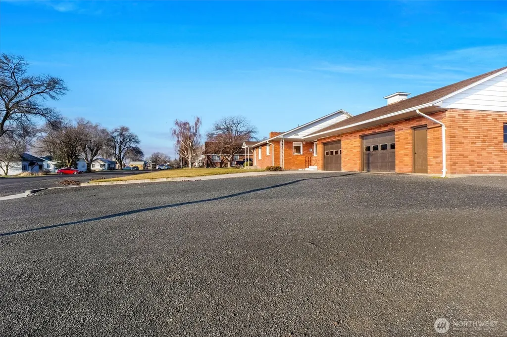 319 E 3rd Street Lind WA 99341