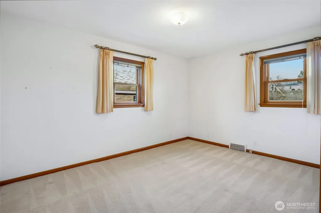 319 E 3rd Street Lind WA 99341