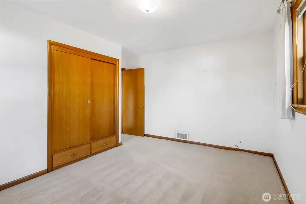 319 E 3rd Street Lind WA 99341