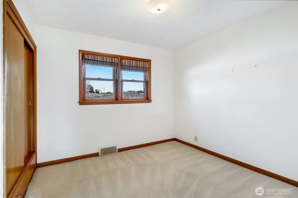 319 E 3rd Street Lind WA 99341