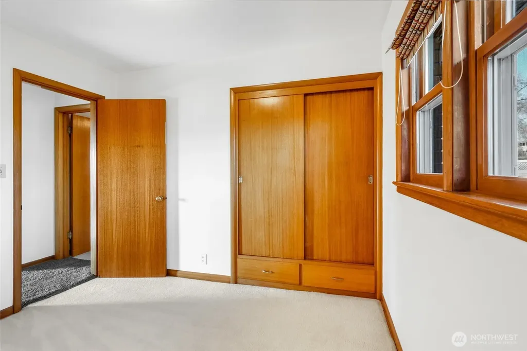 319 E 3rd Street Lind WA 99341