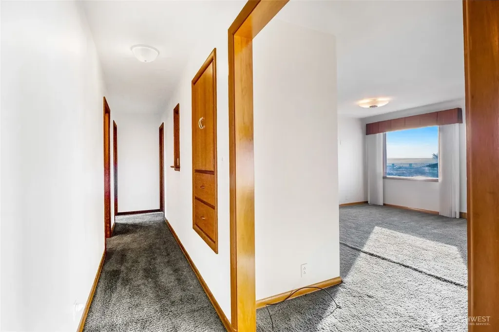 319 E 3rd Street Lind WA 99341