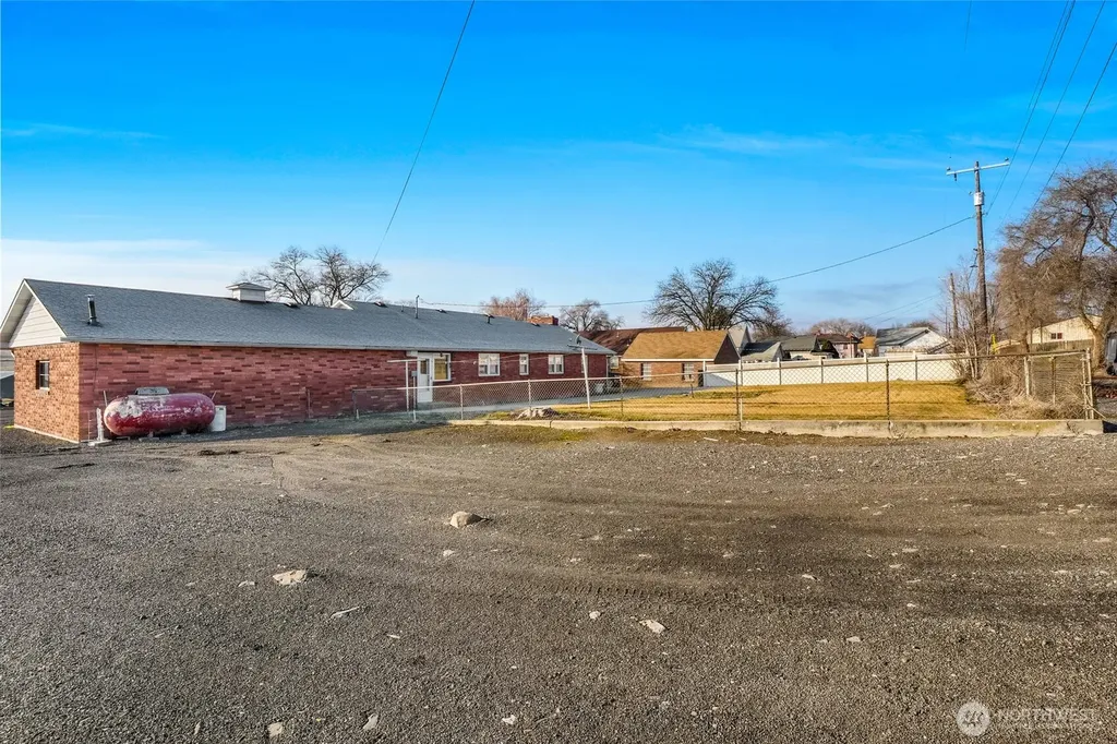 319 E 3rd Street Lind WA 99341
