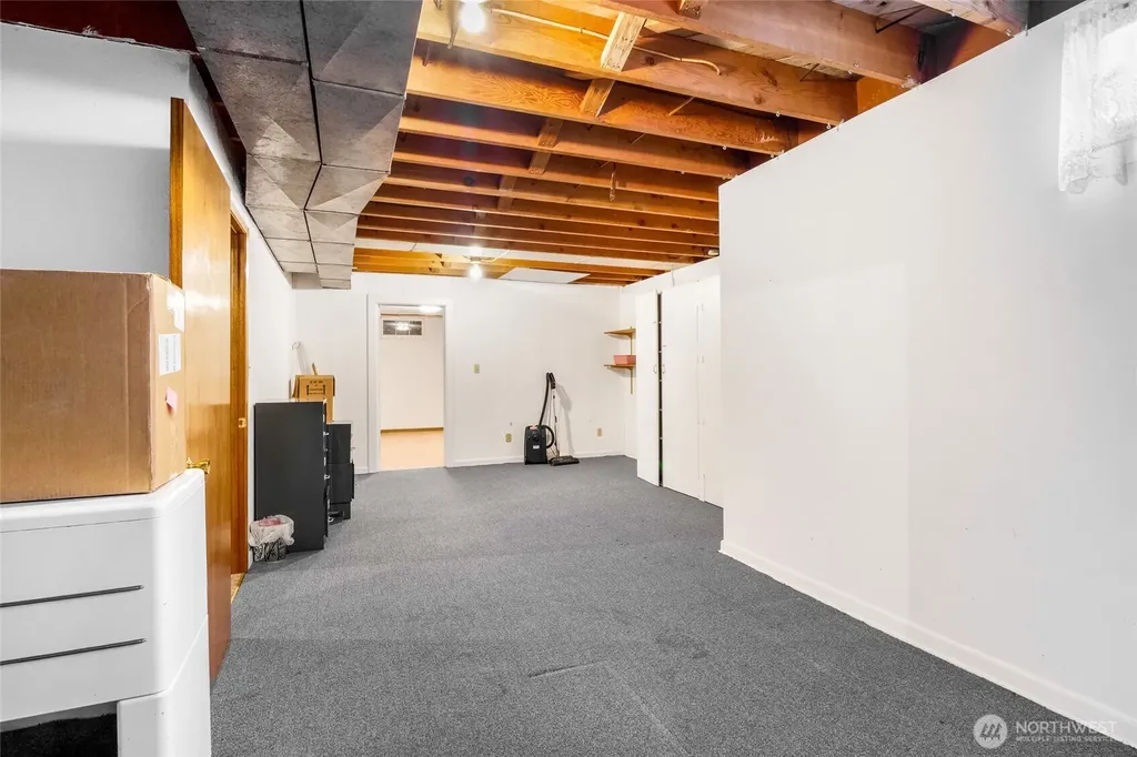 319 E 3rd Street Lind WA 99341