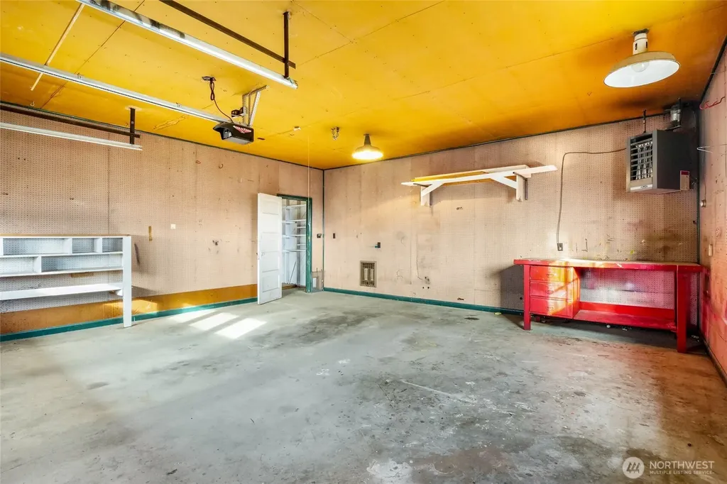 319 E 3rd Street Lind WA 99341