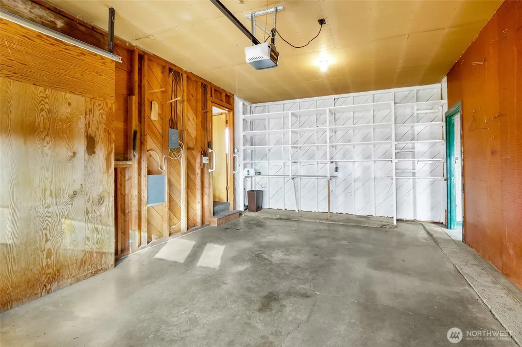 319 E 3rd Street Lind WA 99341
